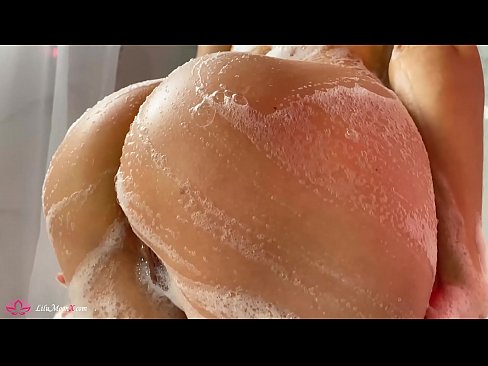 ❤️ Brunette په شاور کې د شدید orgasm لپاره د وایبرټر سره بلی مشت زنی کوي ❌  جنس